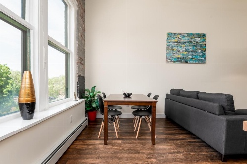 Luxury Downtown Bangor Apartment image 11