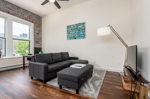 Luxury Downtown Bangor Apartment image 12