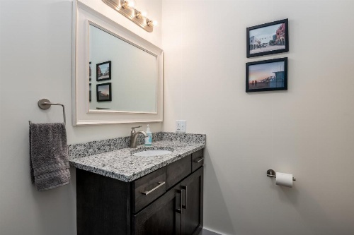 Luxury Downtown Bangor Apartment image 21