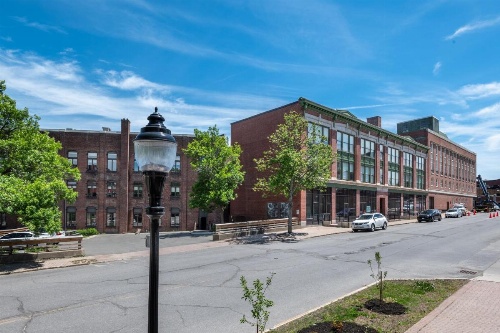 Luxury Downtown Bangor Apartment image 23