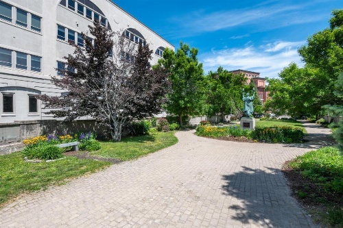 Luxury Downtown Bangor Apartment image 24