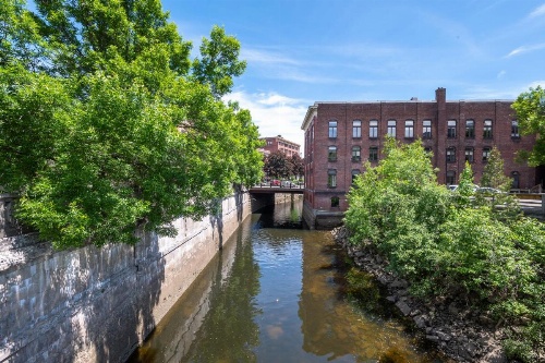 Luxury Downtown Bangor Apartment image 25