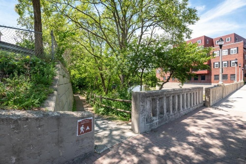 Luxury Downtown Bangor Apartment image 26