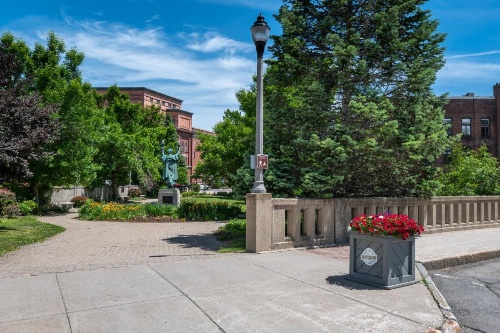 Luxury Downtown Bangor Apartment image 27