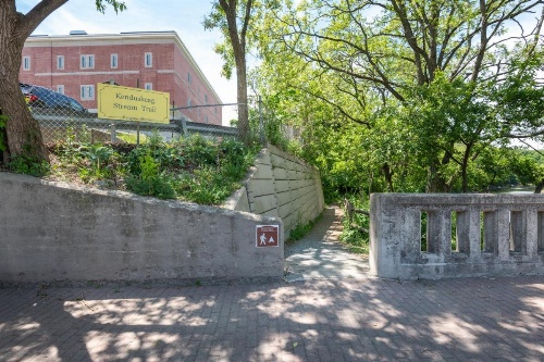 Luxury Downtown Bangor Apartment image 28