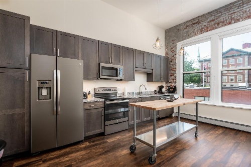 Luxury Downtown Bangor Apartment image 3