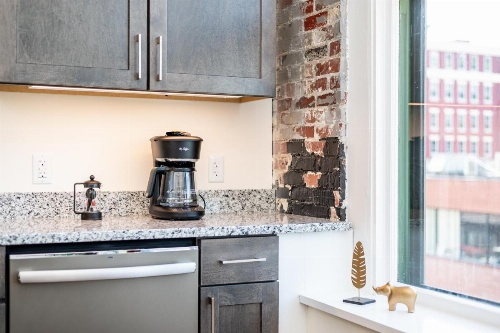 Luxury Downtown Bangor Apartment image 34