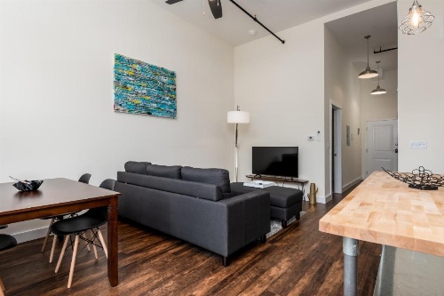 Luxury Downtown Bangor Apartment image 36