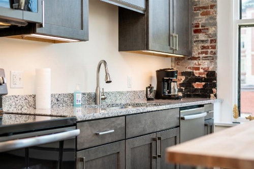 Luxury Downtown Bangor Apartment image 5